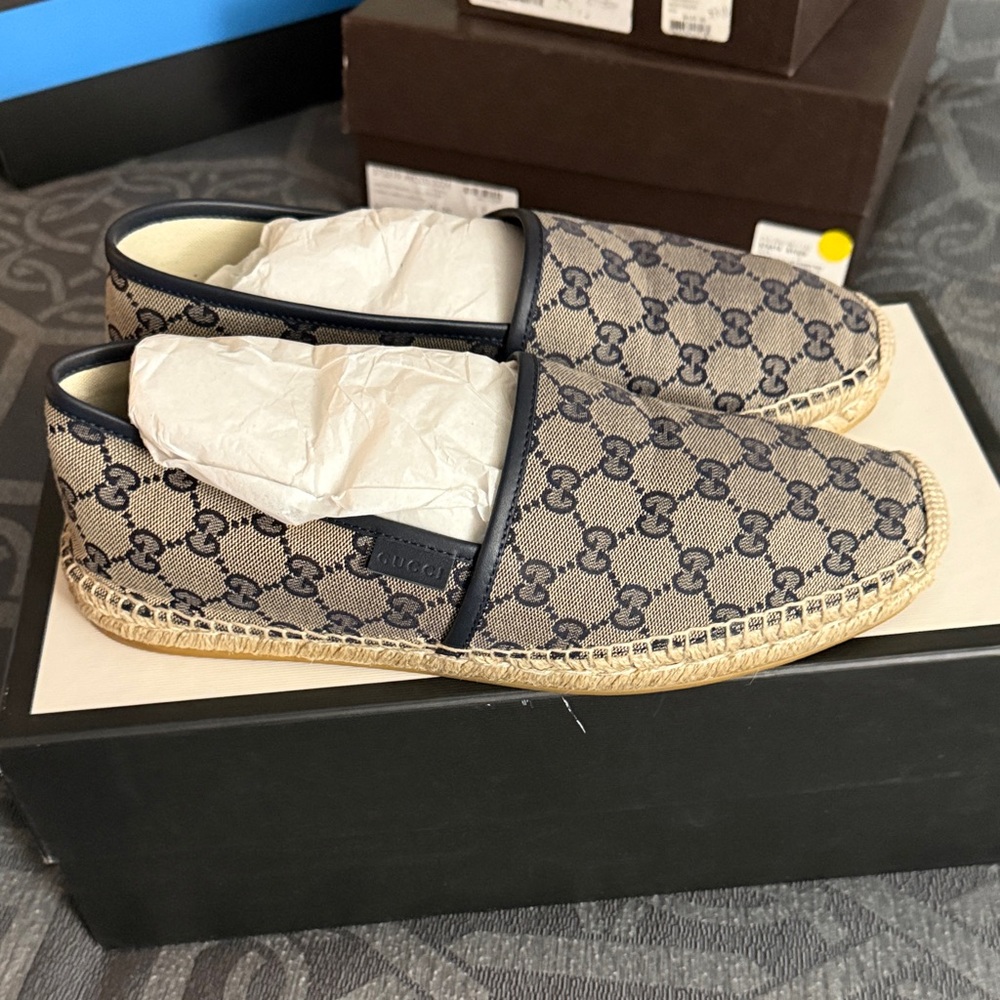 Gucci Beige Canvas GG Espadrilles with Navy Trim - Picture 5 of 5